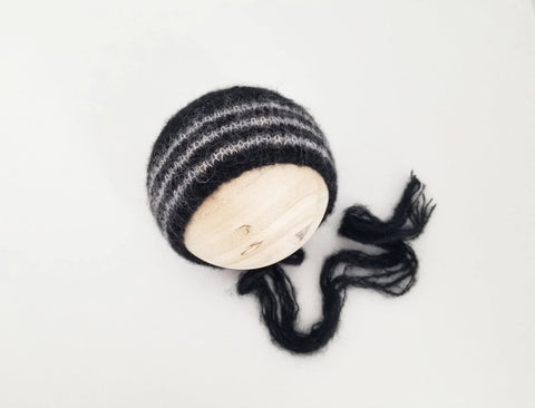 |RTS| Black, Ivory-striped Simple knit bonnet